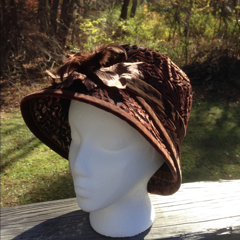 Liz Claiborne burnout velvet hat NWT